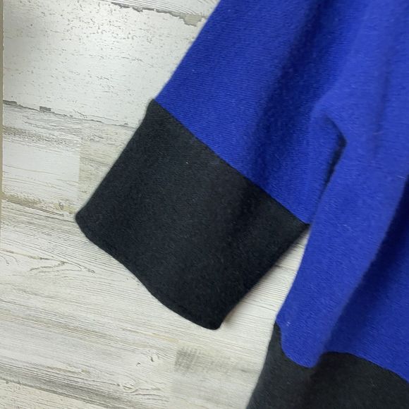 Women's Blue and Black Sweater - Picture 4 of 10